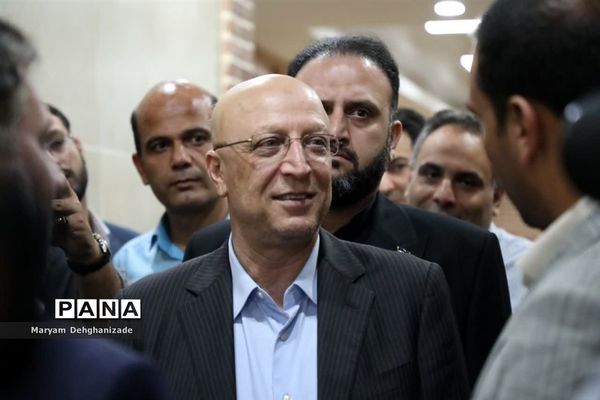 بازدید وزیر علوم، تحقیقات و فناوری کشور از خوابگاه دانشجویی  و دانشکده پردیس مهریز