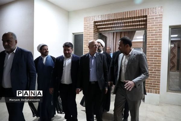 بازدید وزیر علوم، تحقیقات و فناوری کشور از خوابگاه دانشجویی  و دانشکده پردیس مهریز