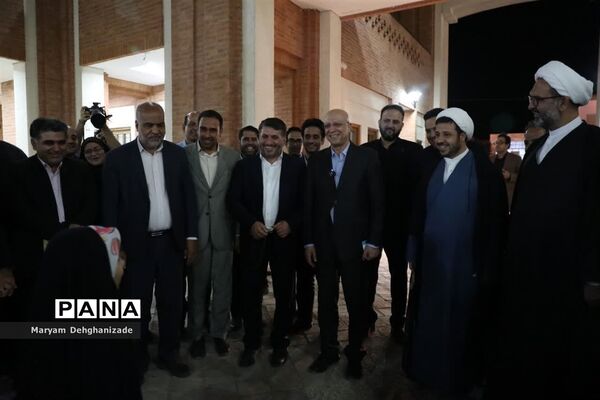 بازدید وزیر علوم، تحقیقات و فناوری کشور از خوابگاه دانشجویی  و دانشکده پردیس مهریز