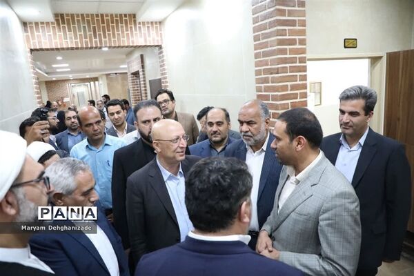 بازدید وزیر علوم، تحقیقات و فناوری کشور از خوابگاه دانشجویی  و دانشکده پردیس مهریز