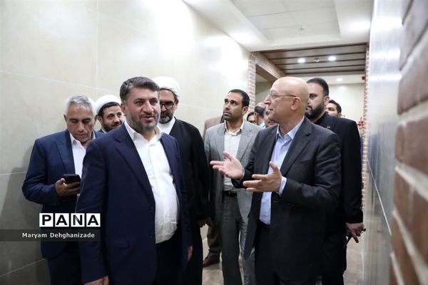 بازدید وزیر علوم، تحقیقات و فناوری کشور از خوابگاه دانشجویی  و دانشکده پردیس مهریز