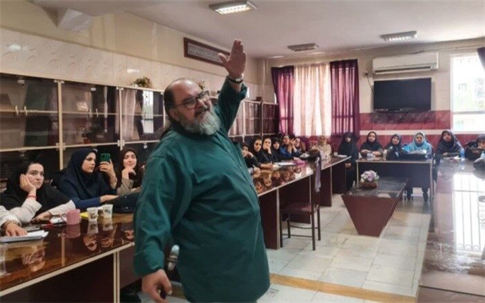 استفاده ازهنر‌های نمایشی برای ایجاد محیط شاد در واحدهای آموزشی، ضروری است