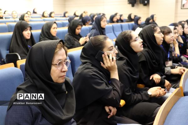 دومین کارسوق زبان های خارجی قطب های دو و پنج کشور