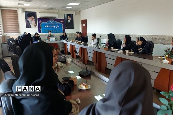نشست صمیمی دانش‌آموز خبرنگاران فعال خبرگزاری پانا با معاون پرورشی‌ و‌ تربیت‌بدنی شهرستان‌قرچک