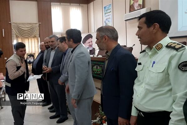 آئین تجلیل از کارمندان نمونه ادارات شهرستان مه‌ولات