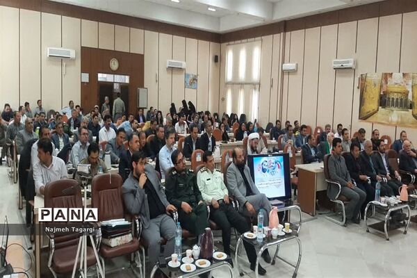 آئین تجلیل از کارمندان نمونه ادارات شهرستان مه‌ولات