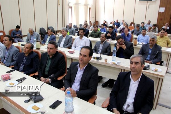 آئین تجلیل از کارمندان نمونه ادارات شهرستان مه‌ولات