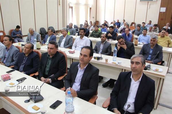 آئین تجلیل از کارمندان نمونه ادارات شهرستان مه‌ولات