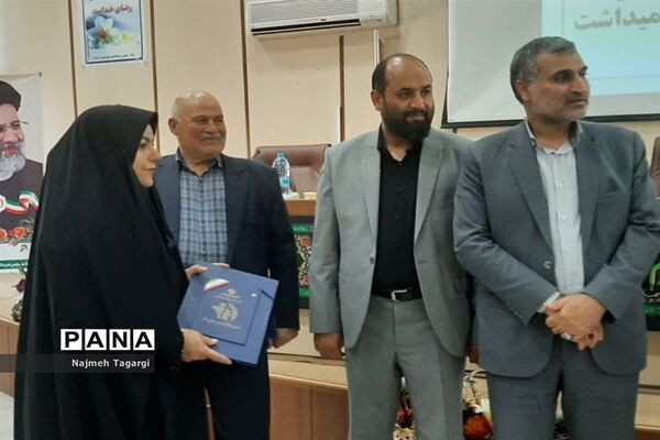 آئین تجلیل از کارمندان نمونه ادارات شهرستان مه‌ولات