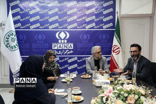 دومین میزگرد دانش‌آموزی با موضوع  بررسی نقش والدین در تربیت کودک فلسفی