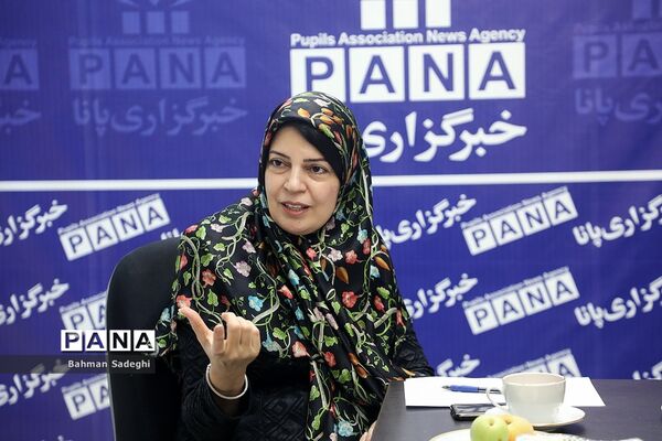 دومین میزگرد دانش‌آموزی با موضوع  بررسی نقش والدین در تربیت کودک فلسفی