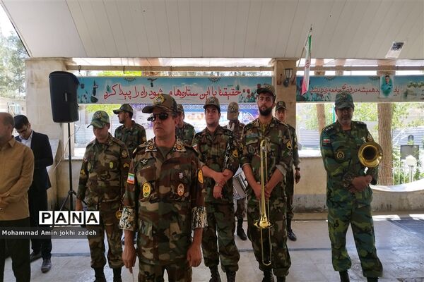 مراسم گلباران شهدا در امامزاده عماد شهرستان رباط کریم