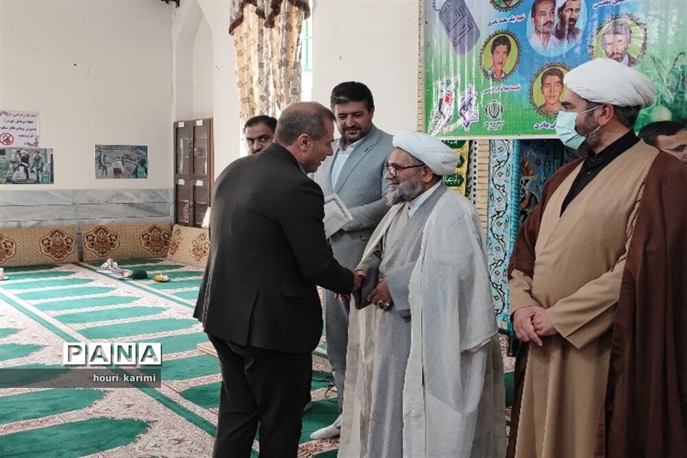 آیین تجلیل ازکارمندان نمونه آموزش و پرورش شهرستان مانه وسملقان