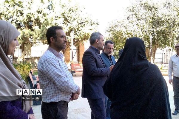 بازدید مسئولان آموزش و پرورش شهرستان‌های استان‌تهران و وزارت فرهنگ و ارشاد از دوره تربیت مربی خلاق در  رودهن