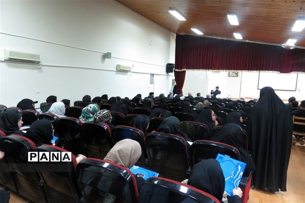 همایش تجلیل از کارمندان نمونه و دانش آموزان نخبه در میاندورود