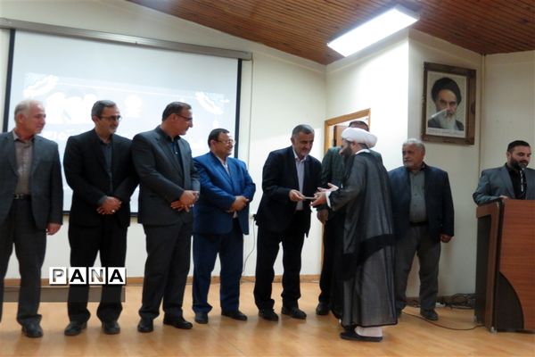 همایش تجلیل از کارمندان نمونه و دانش آموزان نخبه در میاندورود