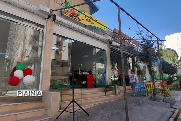 آیین افتتاح زمین‌چمن و چهارباب مغازه دبستان ایمان در رودهن