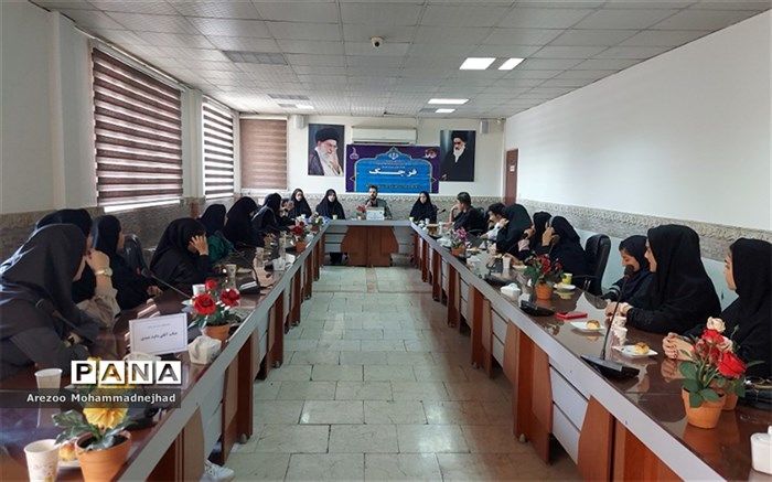 نشست هم‌اندیشی خبرنگاران پانا با معاون پرورشی‌ و‌ تربیت بدنی قرچک/فیلم