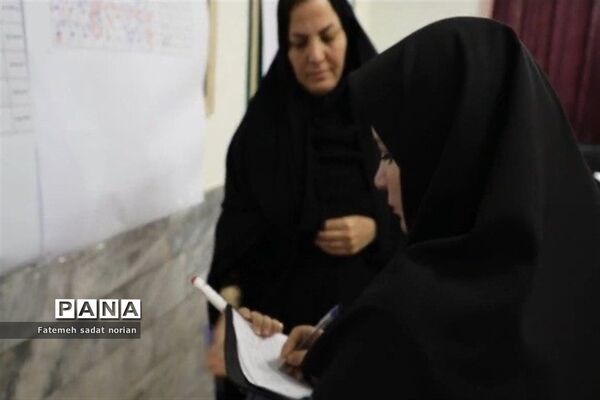 بازدید مدیر آموزش و پرورش منطقه تبادکان  از فرآیند سازماندهی فرهنگیان متوسطه اول