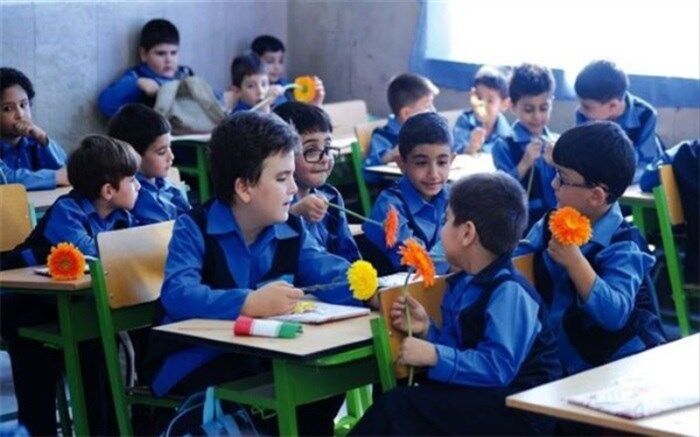 مدرسه، خط مقدم و محور نظام تعلیم و تربیت است