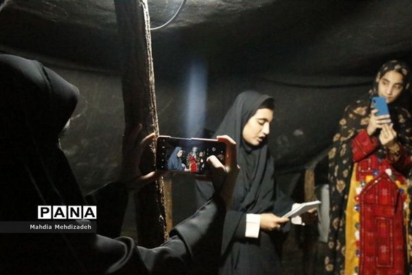 بازدید مشاور امور بانوان وزیر آموزش و پرورش از غرفه‌  دانش آموزی صنایع‌دستی و خوراکی استان سیستان و بلوچستان