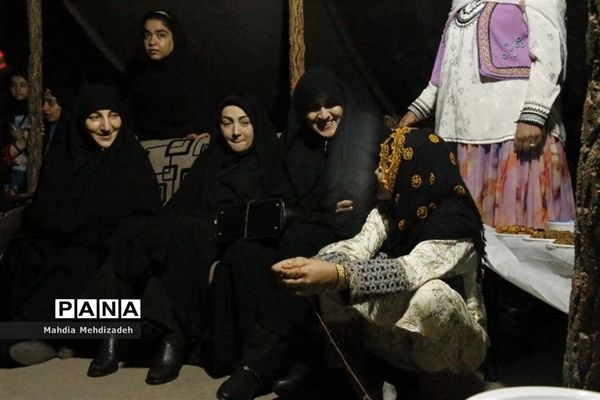 بازدید مشاور امور بانوان وزیر آموزش و پرورش از غرفه‌  دانش آموزی صنایع‌دستی و خوراکی استان سیستان و بلوچستان