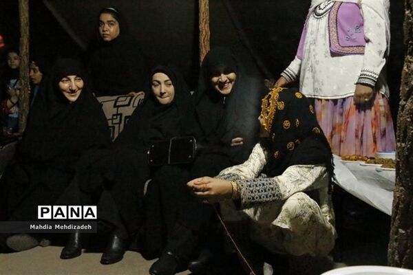 بازدید مشاور امور بانوان وزیر آموزش و پرورش از غرفه‌  دانش آموزی صنایع‌دستی و خوراکی استان سیستان و بلوچستان