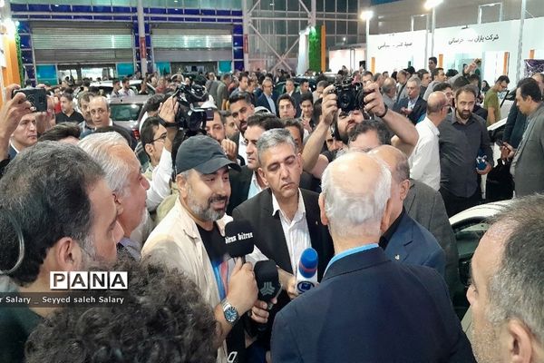 بازدید مسئولان از بیست و سومین نمایشگاه بین‌المللی خودرو در مشهد