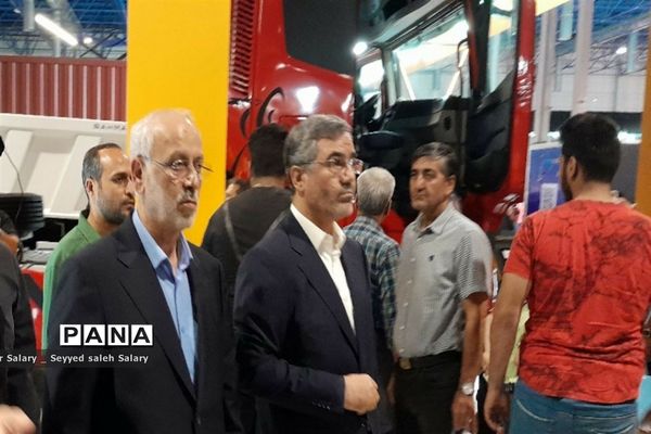 بازدید مسئولان از بیست و سومین نمایشگاه بین‌المللی خودرو در مشهد