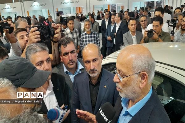 بازدید مسئولان از بیست و سومین نمایشگاه بین‌المللی خودرو در مشهد