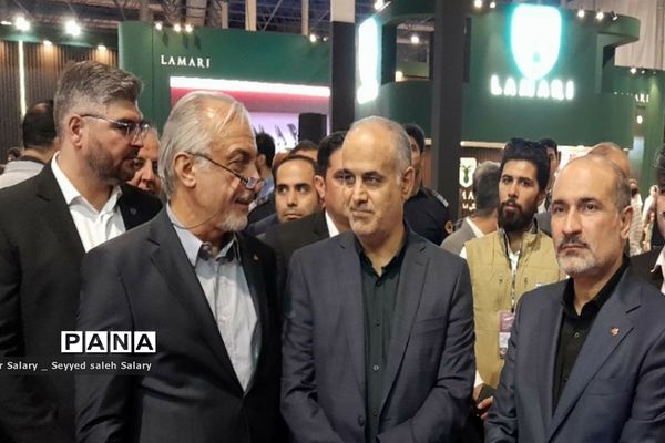 بازدید مسئولان از بیست و سومین نمایشگاه بین‌المللی خودرو در مشهد