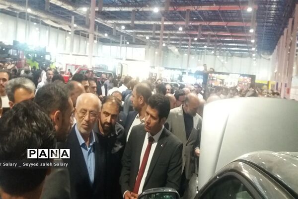 بازدید مسئولان از بیست و سومین نمایشگاه بین‌المللی خودرو در مشهد