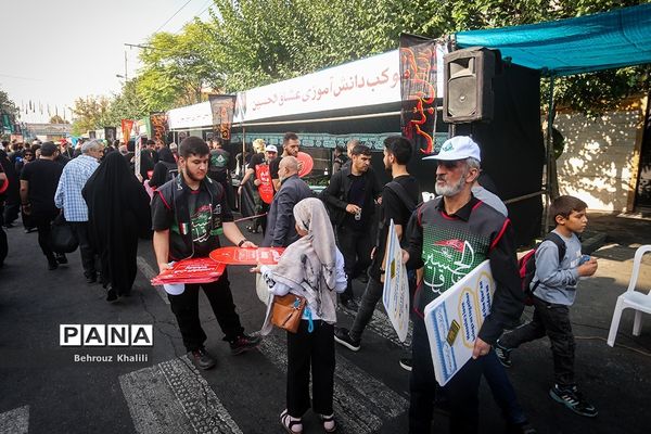 موکب دانش‌آموزی عشاق الحسین (ع) در پیاده‌روی جاماندگان اربعین حسینی-تهران