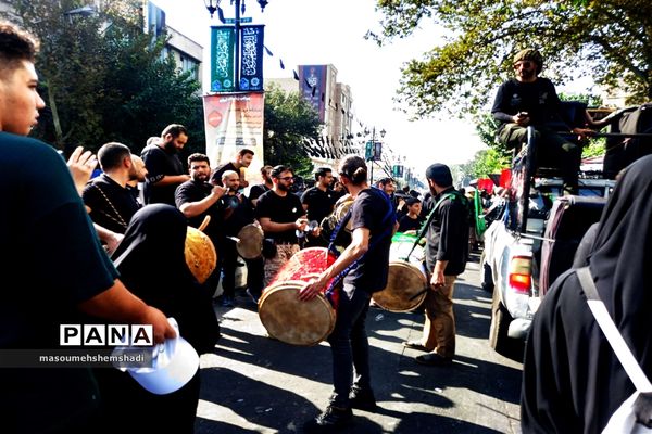 قدم قدم تا دلدادگی به آستان مطهر و نورانی  جاماندگان اربعین حسینی