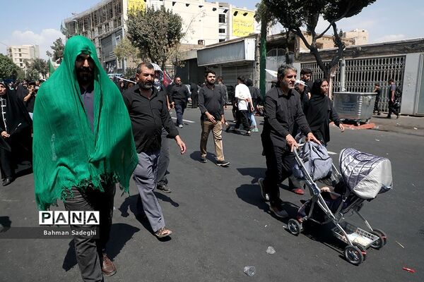 پیاده‌روی جاماندگان اربعین حسینی در تهران