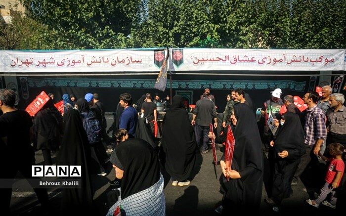 نوجوانان سازمان دانش‌آموزی شهر تهران همگام با جاماندگان پیاده‌روی اربعین