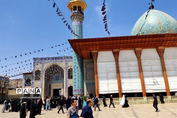 مراسم اربعین حسینی با حضور پر شورمردم شیراز در شاهچراغ