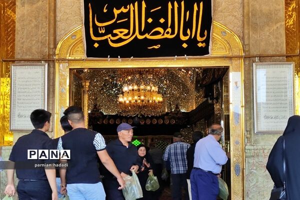 مراسم اربعین حسینی با حضور پر شورمردم شیراز در شاهچراغ