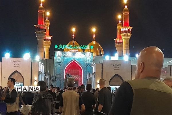 خدمت‌رسانی به زائران اربعین در مسیر نجف به کربلا
