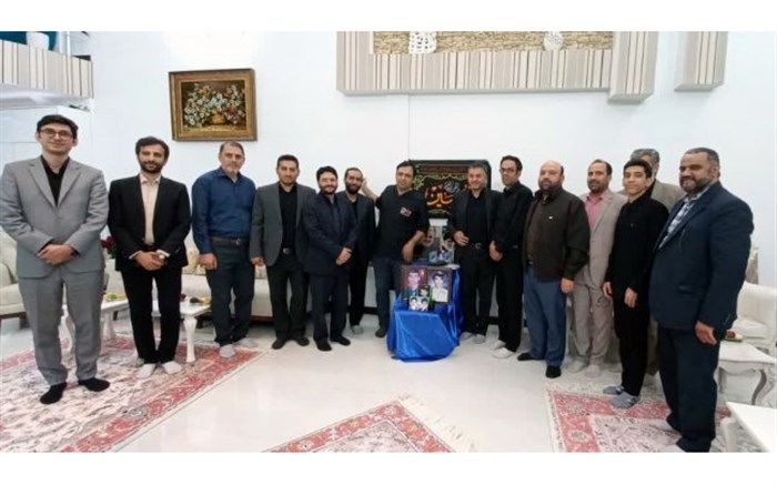 دیدار با خانواده شهدا توفیق الهی است
