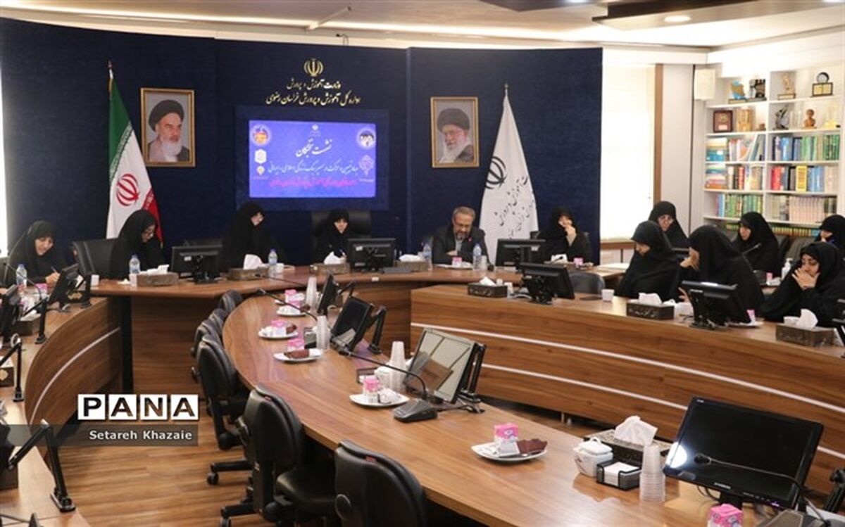 غفلت از فضای مجازی و رسانه، مهم‌ترین آسیب برای دانش‌آموزان است