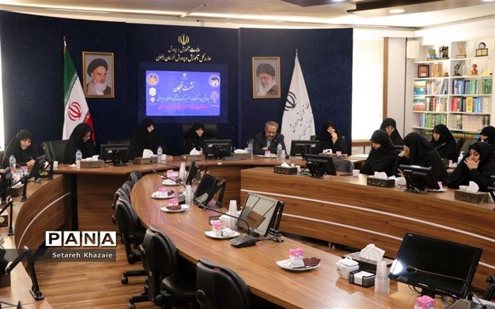 غفلت از فضای مجازی و رسانه، مهم‌ترین آسیب برای دانش‌آموزان است