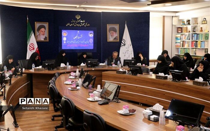 غفلت از فضای مجازی و رسانه، مهم‌ترین آسیب برای دانش‌آموزان است