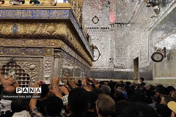 حضور پرشور عاشقان در مرقد امام‌ کاظم(ع) و امام‌ جواد(ع)