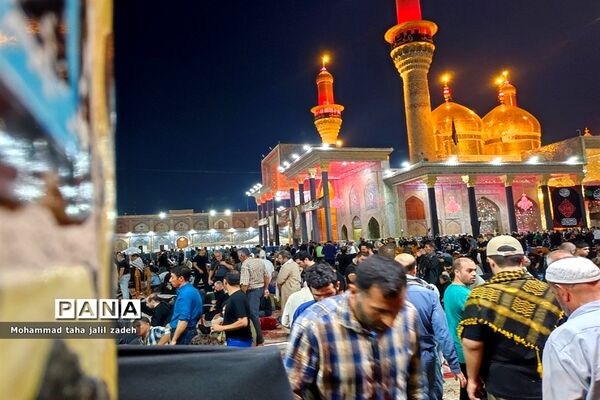 حضور پرشور عاشقان در مرقد امام‌ کاظم(ع) و امام‌ جواد(ع)