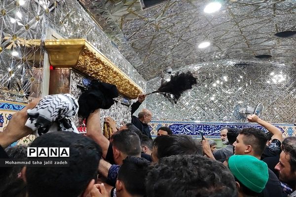 خیل عظیم دلدادگان در مرقد امام حسن عسکری ( ع)