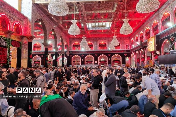 جمعیت کم نظیر مردم  در حرم امام حسین(ع) و حضرت عباس(ع)