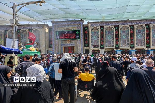 جمعیت کم نظیر مردم  در حرم امام حسین(ع) و حضرت عباس(ع)