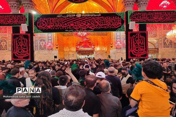 جمعیت کم نظیر مردم  در حرم امام حسین(ع) و حضرت عباس(ع)