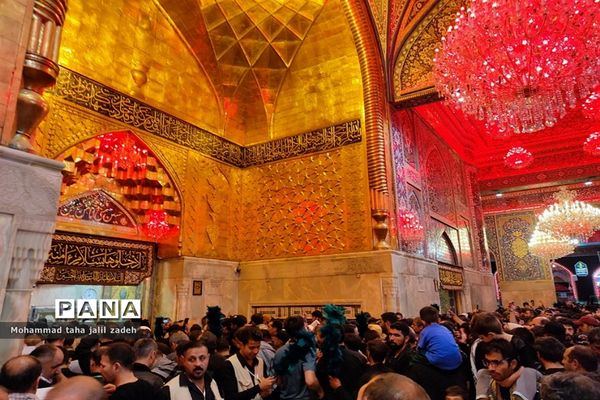 جمعیت کم نظیر مردم  در حرم امام حسین(ع) و حضرت عباس(ع)